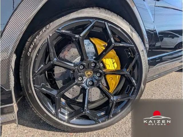 Lamborghini Urus 4WD 2024 — photo 1 sur 8