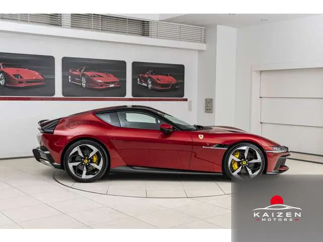 Ferrari 12 Cilindri F1 DCT Rosso Imola Blu Sterling 2025 — photo 1 sur 8