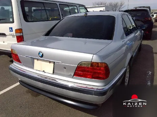 BMW 7 Series 735i 2001 — photo 1 sur 2