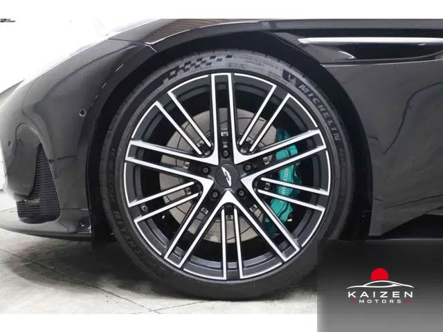 Aston Martin DB12 Volante 4.0 4WD 2024 — photo 1 sur 8