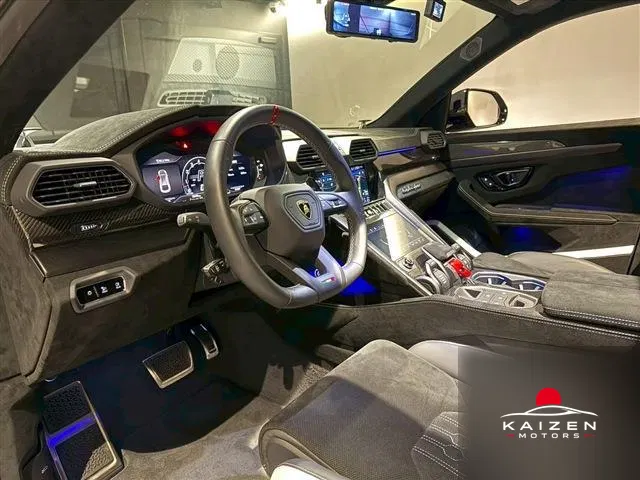 Lamborghini Urus 4WD 2023 — photo 1 sur 8