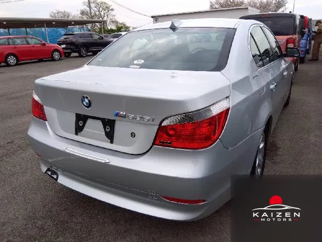 BMW 5 Series 525i 2005 — photo 1 sur 2