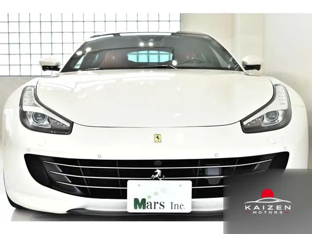 Ferrari GTC4 Lusso T 2019 — photo 1 sur 8