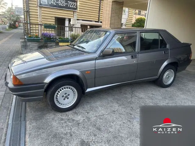 Alfa Romeo Alfa 75 1988 — photo 1 sur 8