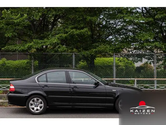 BMW 3 Series 325i 2005 — photo 1 sur 8