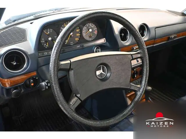 Mercedes-Benz Medium-Class W123 280E Medium- 1982 — photo 1 sur 8
