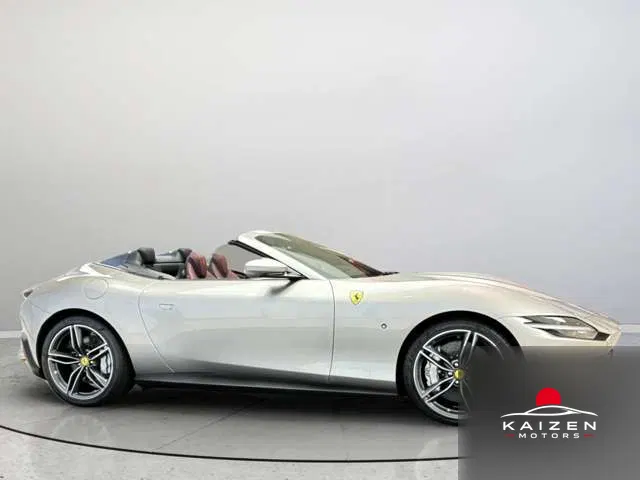 Ferrari Roma Spider F1 DCT Aluminium Lucido Rosso Ducale 2024 — photo 1 sur 8