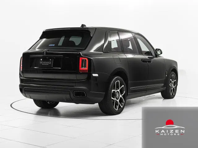 Rolls-Royce Black Badge Cullinan 6.75 4WD Black Badge Cullinan Series2 2023 — photo 1 sur 8