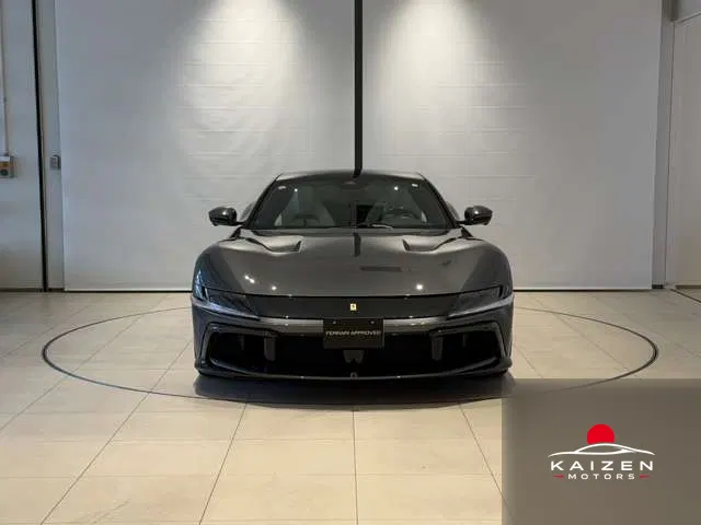 Ferrari 12 Cilindri F1 DCT GRIGIO SILVERSTONE 2026 importée par Kaizen Motors