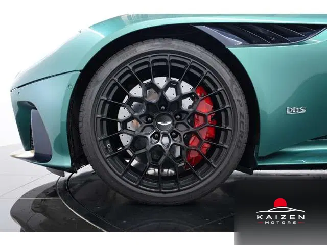 Aston Martin DBS Superleggera 2024 — photo 1 sur 8