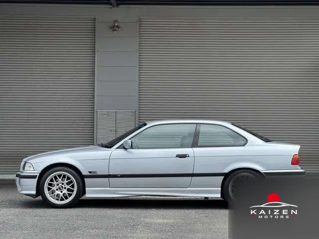 BMW 3 Series Coupé 318is 1996 — photo 1 sur 8