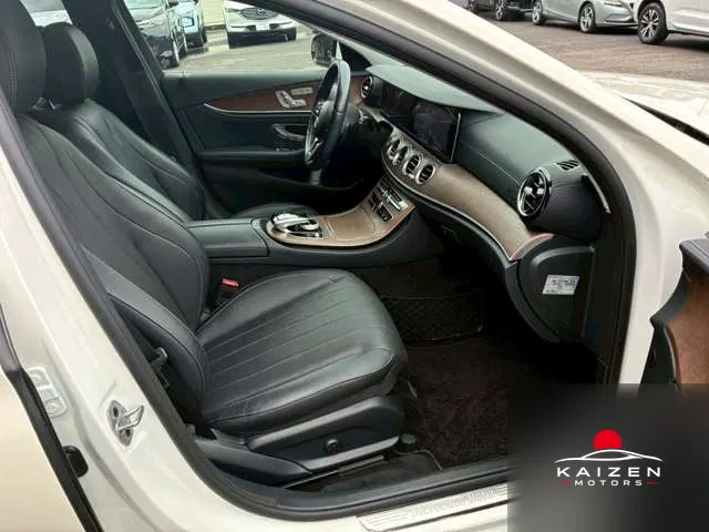 Mercedes-Benz Classe E E450 Exclusive 4WD HDD TV 2019 — photo 1 sur 8