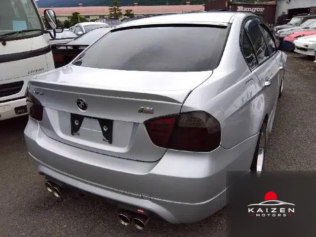 BMW 3 Series 325i 2005 — photo 1 sur 2