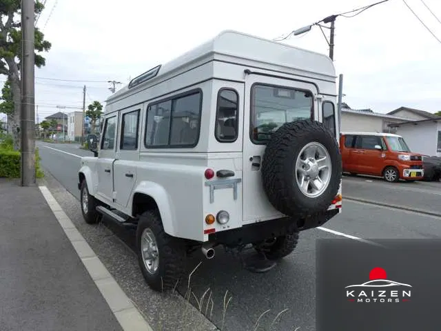 Land Rover Defender 110 PUMA 2.4L 2009 — photo 1 sur 8