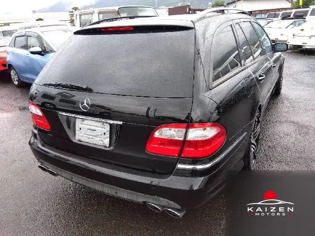 Mercedes-Benz Classe E E500 Break 2005 — photo 1 sur 2
