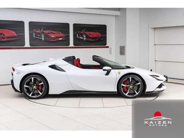 Ferrari SF90 Spider F1 DCT E4WD Bianco Cervino Rosso 2023 — photo 1 sur 8