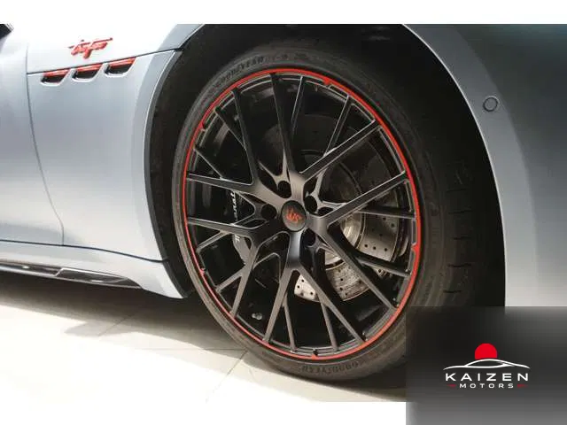 Maserati GranTurismo 75th Anniversary Edition 4WD 2024 — photo 1 sur 8