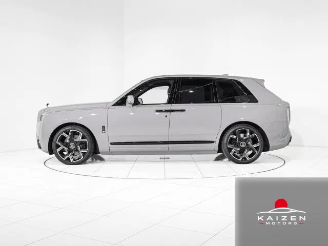Rolls-Royce Black Badge Cullinan 6.75 4WD Shooting Star Headliner Single 2025 — photo 1 sur 8