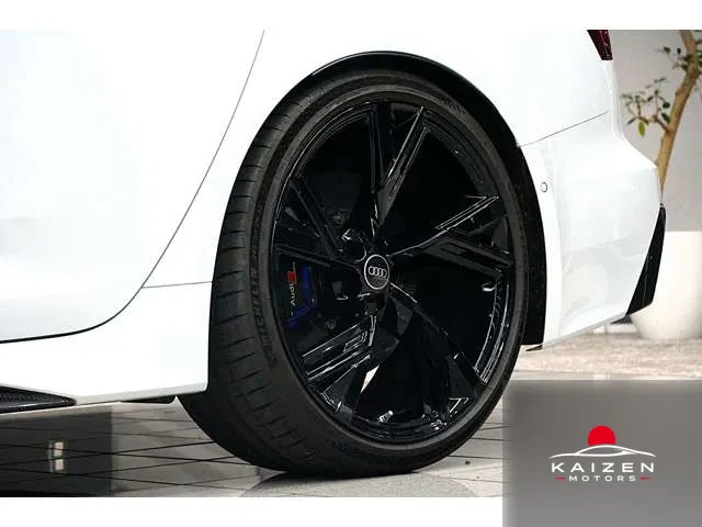 Audi RS6 Avant 4WD 2021 — photo 1 sur 8