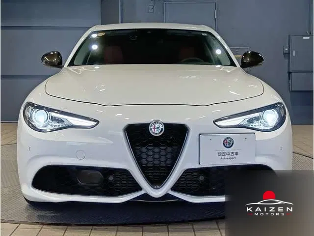 Alfa Romeo Giulia Veloce 4WD HID 2018 importée par Kaizen Motors