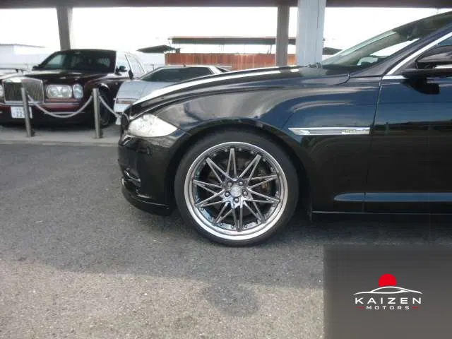 Jaguar XJ XJ Premium Luxury 2011 — photo 1 sur 8