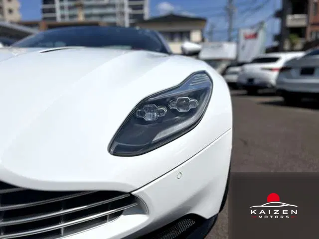 Aston Martin DB11 2017 — photo 1 sur 8