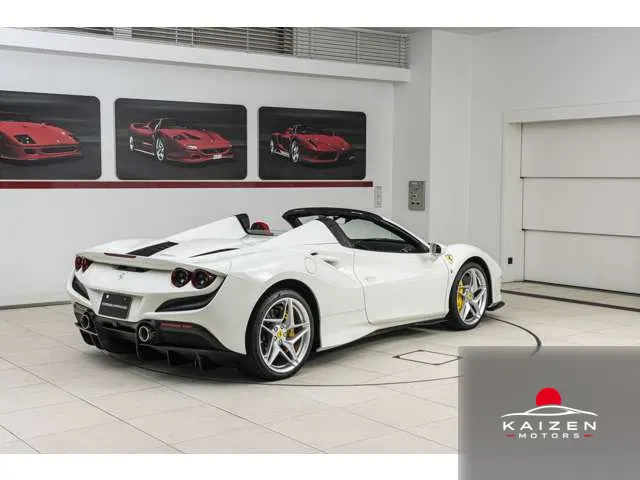 Ferrari F8 Spider F1 DCT Bianco Avus Rosso Ferrari 2023 — photo 1 sur 8