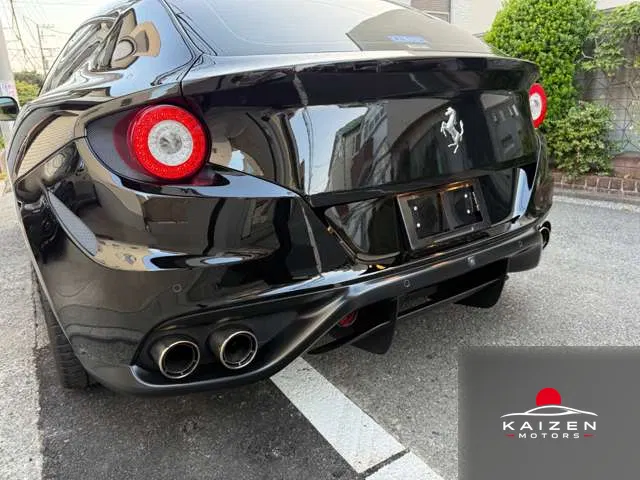 Ferrari FF 4WDV12 2010 — photo 1 sur 8