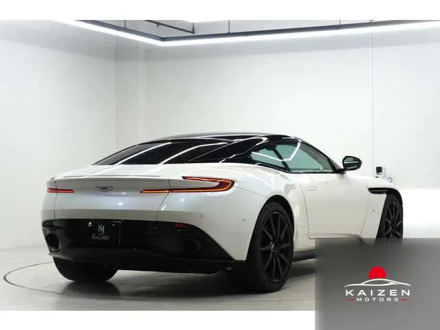 Aston Martin DB11 5.2 DB11 5.2 Bang&Olufsen 2017 — photo 1 sur 8