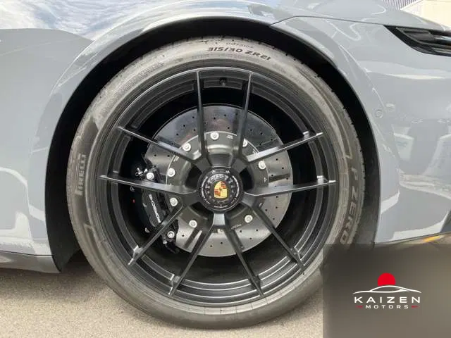 Porsche 911 Carrera 4 GTS PDK 2025 — photo 1 sur 8