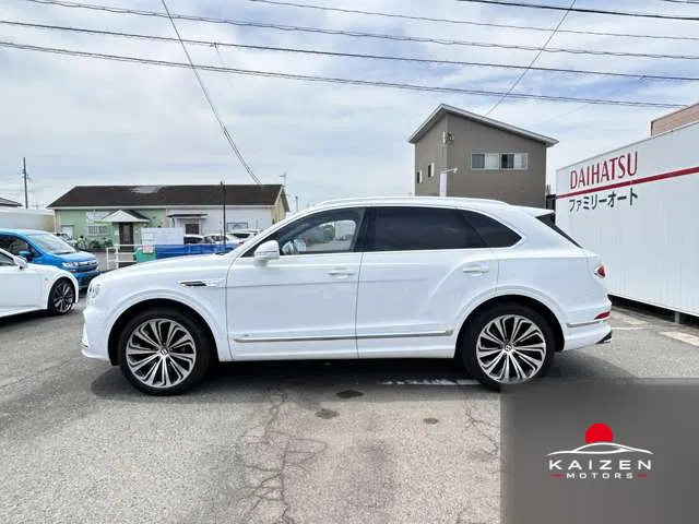 Bentley Bentayga Azure 4WD 2022 — photo 1 sur 8