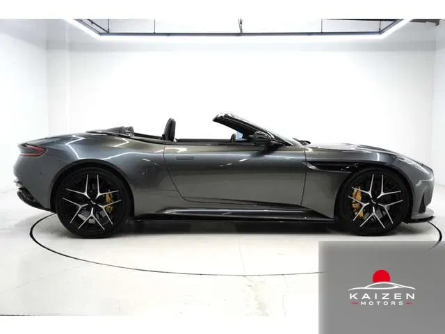 Aston Martin DB12 Volante 2024 — photo 1 sur 8