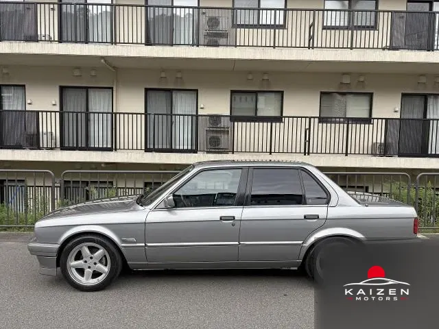BMW 3 Series 320i 1988 — photo 1 sur 8