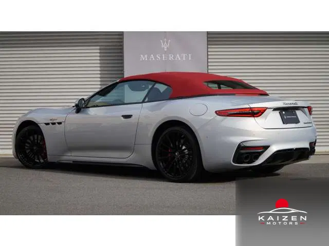 Maserati GranCabrio 4WD 2025 — photo 1 sur 8