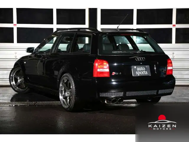 Audi RS4 Avant Base 2001 — photo 1 sur 8