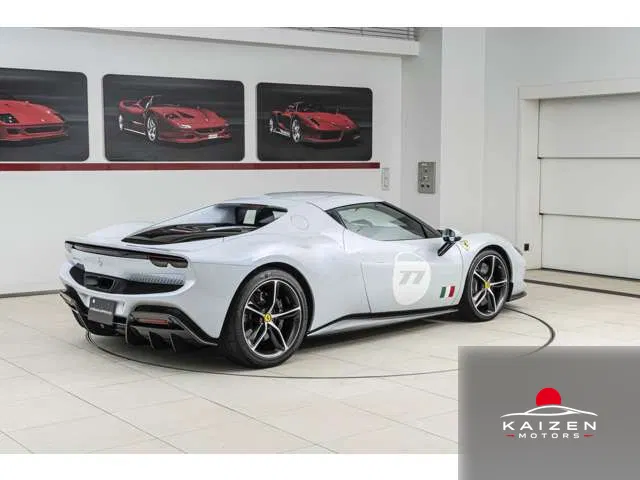 Ferrari 296GTB F1 DCT Bianco Courmayeur Lucido Cod.Vern 2023 — photo 1 sur 8