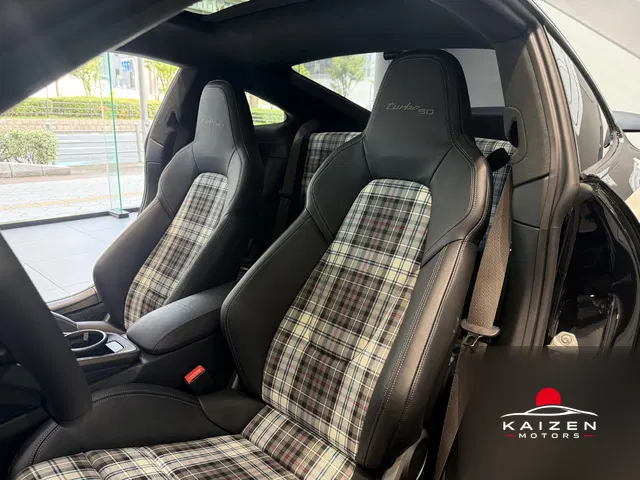 Porsche 911 Turbo PDK Heritage Design Pack 2025 — photo 1 sur 8
