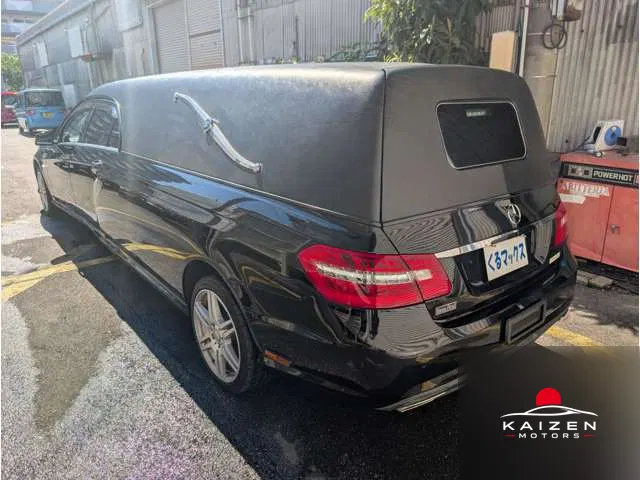 Mercedes-Benz Classe E E550 2012 — photo 1 sur 8