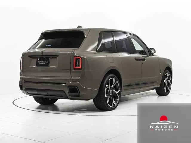 Rolls-Royce Black Badge Cullinan 6.75 4WD Black Badge Cullinan Series2 2025 — photo 1 sur 8