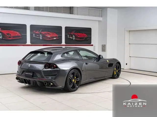 Ferrari GTC4 Lusso 6.3 4WD Grigio Silverstone Rosso 2018 — photo 1 sur 8