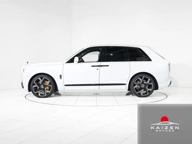 Rolls-Royce Black Badge Cullinan 6.75 4WD Shooting Star Headliner 2025 — photo 1 sur 8