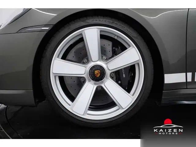 Porsche 911 Turbo PDK Heritage Design Pack 2025 — photo 1 sur 8