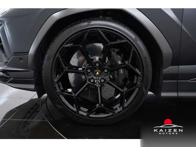 Lamborghini Urus 4WD 2024 — photo 1 sur 8