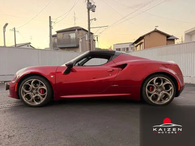 Alfa Romeo 4C Spider 1.7 Spider 107th Edition 33 Stradale 2021 importée par Kaizen Motors
