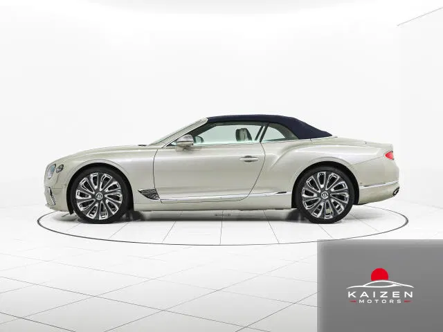 Bentley Continental GT Convertible V8 Mulliner 4WD 2021 — photo 1 sur 8