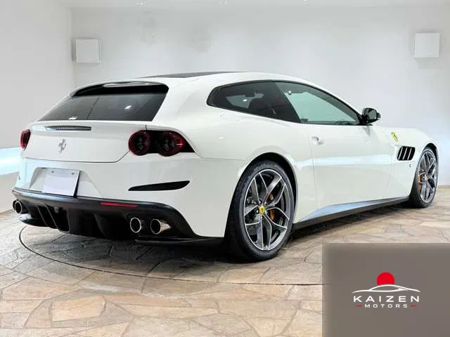 Ferrari GTC4 Lusso T 2018 — photo 1 sur 8