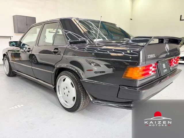 Mercedes-Benz 190 - 1988 — photo 1 sur 8