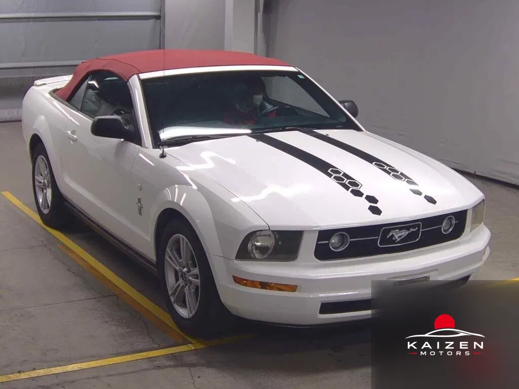 Ford Mustang Convertible 2011 — photo 1 sur 6