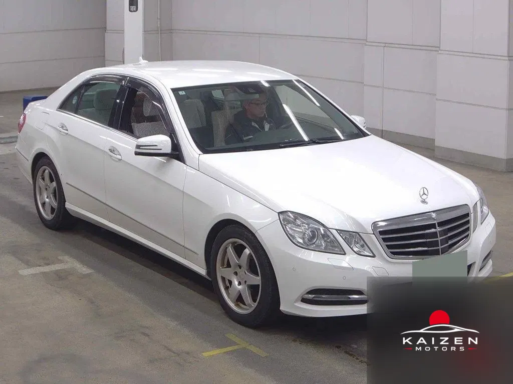 Mercedes-Benz Classe E E300 4MATIC Blueefficiency Avantgarde 2013 — photo 1 sur 6