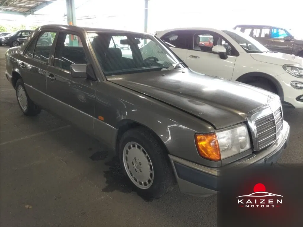 Mercedes-Benz Classe E 1990 — photo 1 sur 6